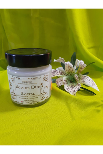 BOUGIE PARFUMEE BOIS DE OUD 212 ML AVEC DES FLEURS SECH